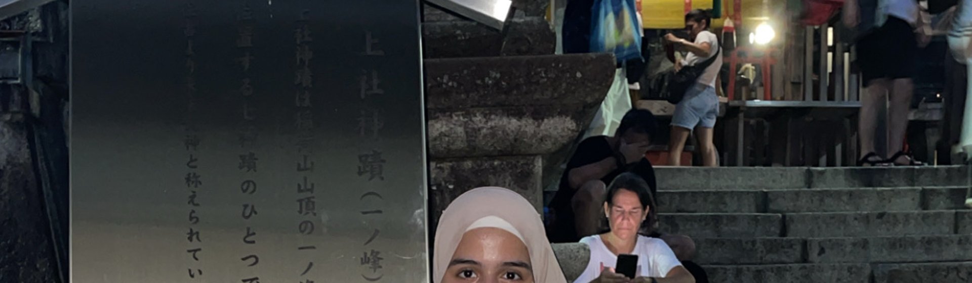 Sondos E. background